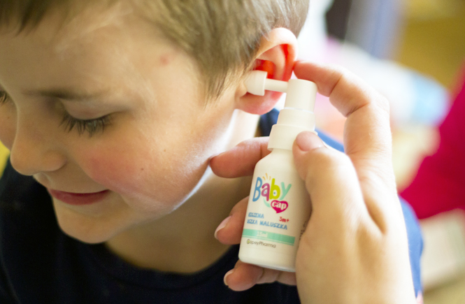 Czym czyścić uszy dziecka
